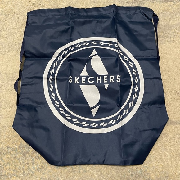 Brand New Unisex Size Large Skechers Foldable Backpack In Dark Navy 20” X 17” - Picture 4 of 9